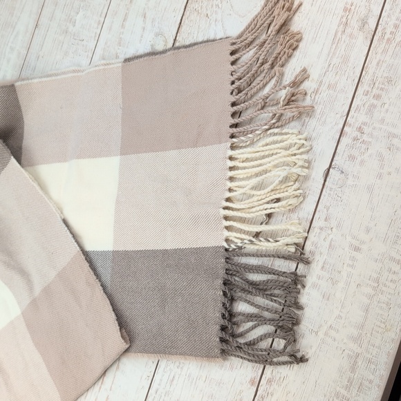 Luxurious Neutral Beige Soft 100% Cashmere Checkered Scarf - Picture 4 of 4